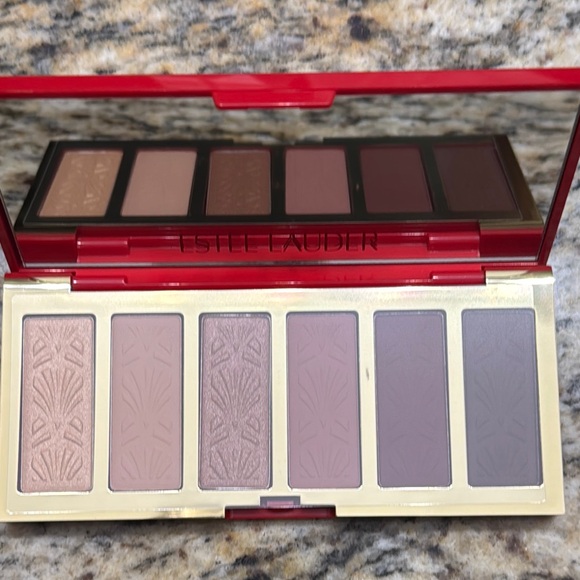 Estee Lauder Lip Gloss, & limited edition eyeshadow palette - Picture 5 of 6
